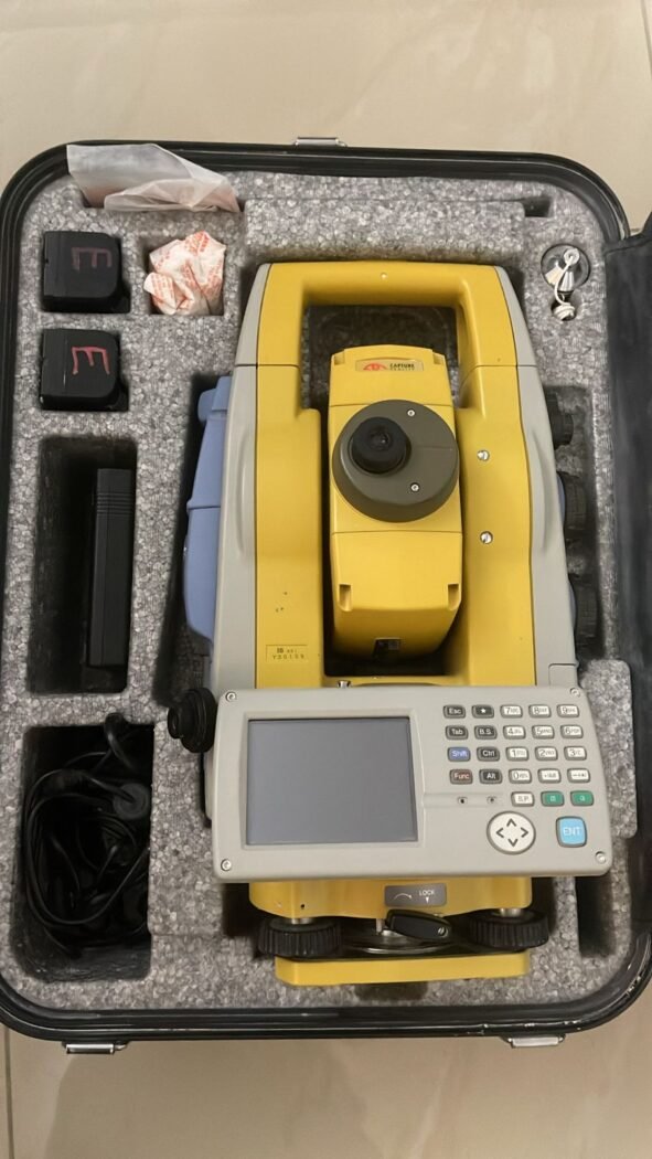 توتال ستيشن بحالة فوق الممتازة TOPCON IS 301